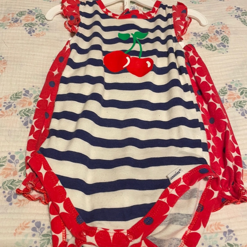 Red,blue,white and has cherries